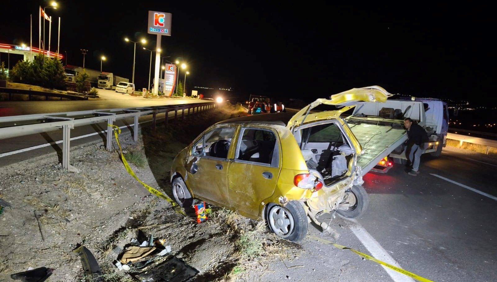 Refüje çarpan otomobil devrildi: Bir ölü