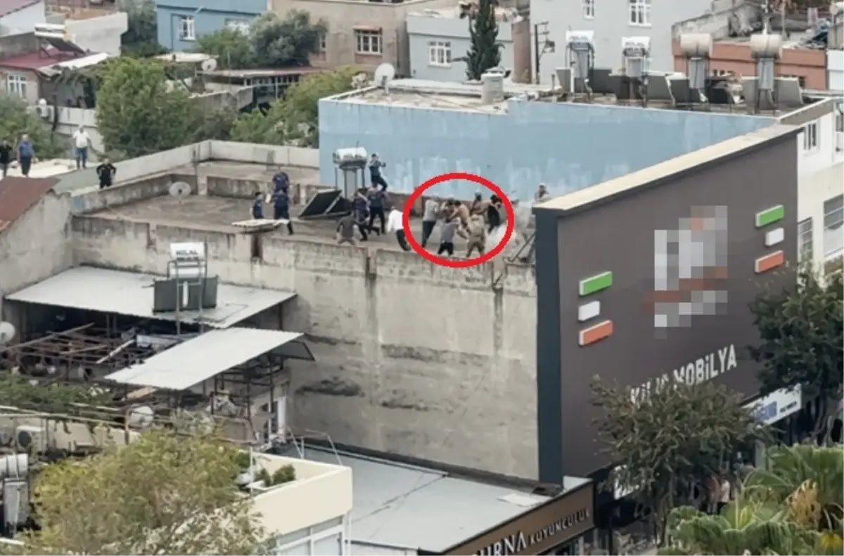 Adana’da Polise Bıçakla Saldıran Uyuşturucu Bağımlısı Etkisiz Hale Getirildi