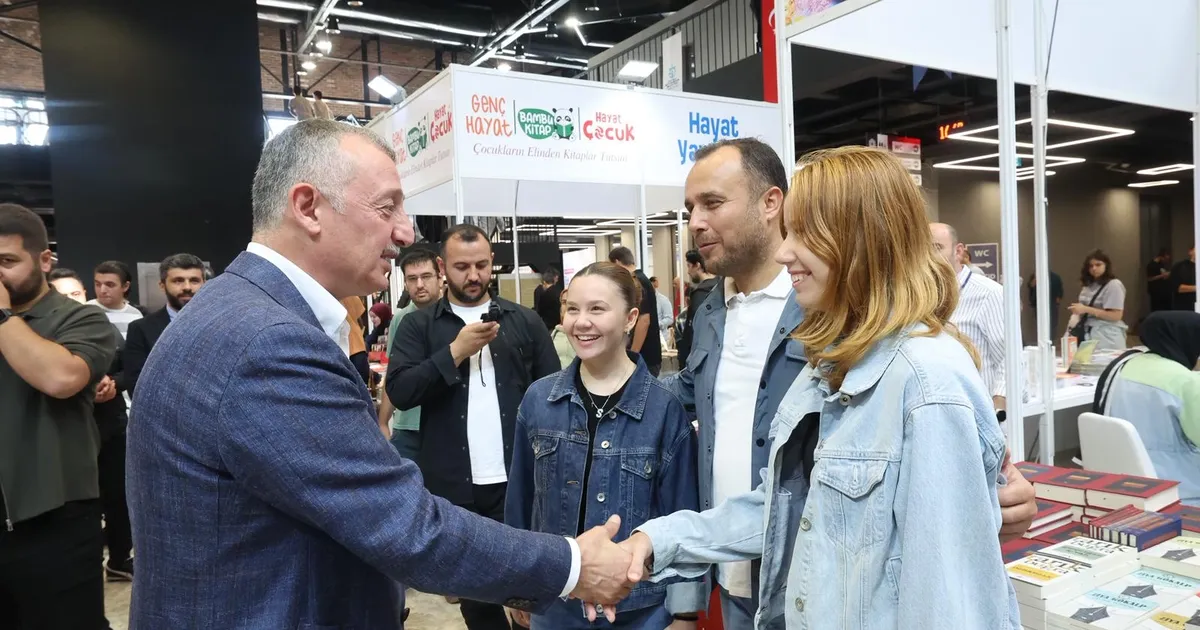 Başkan Büyükakın’dan Kitap Fuarı’na destek