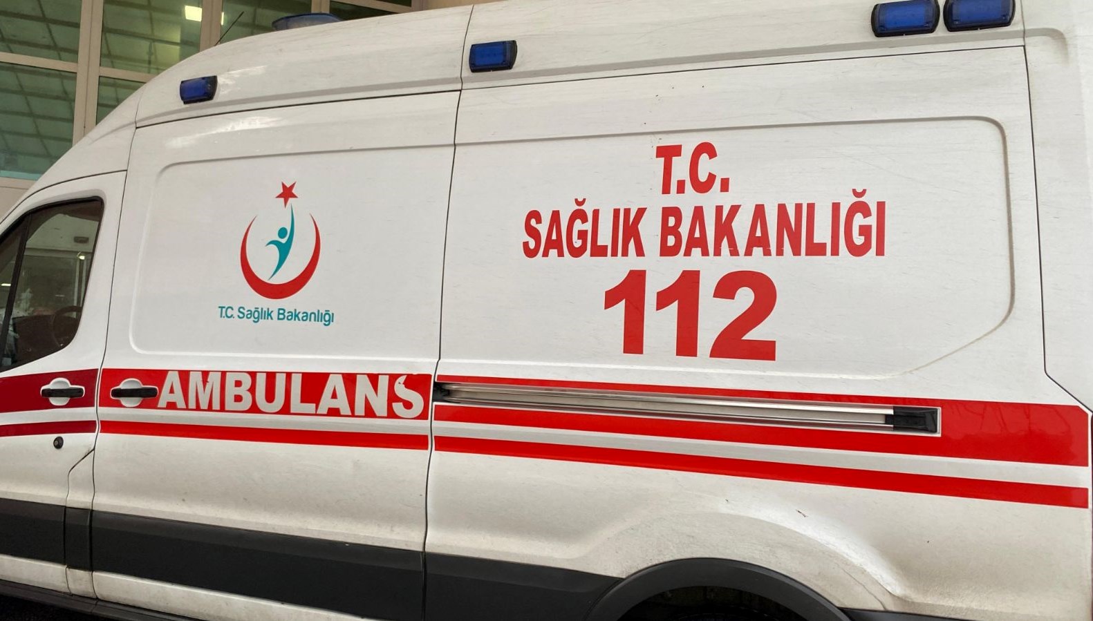 Kamyon evin deposuna girdi: İki yaralı