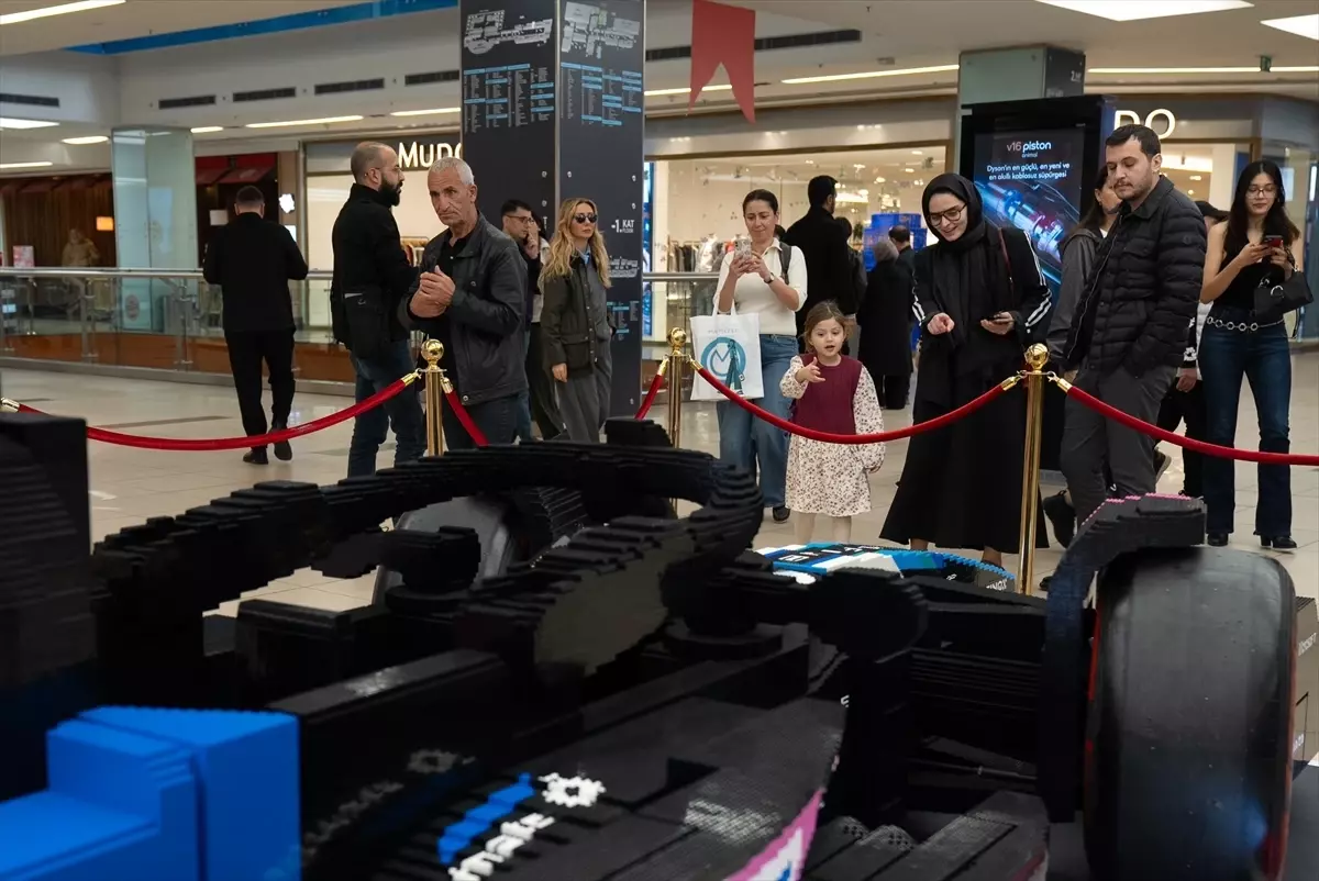 400 Bin LEGO Parçasıyla Yapılan Formula 1 Aracı Ankara’da Sergileniyor