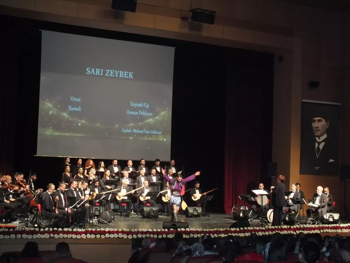 Atatürk, Sivas’ta Sevdiği Şarkılarla Anıldı