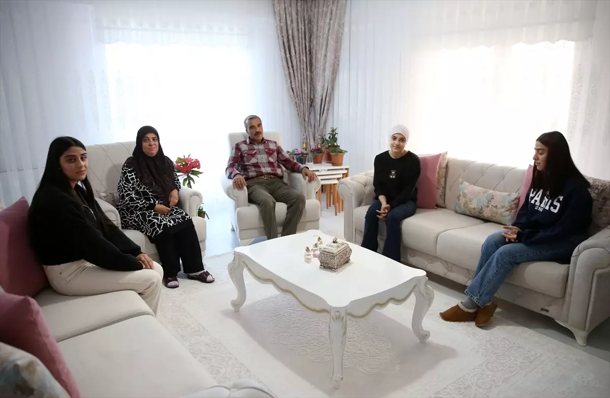 Bitlis’te 12 yaşında iki kez kanseri yenen Elanur, yaşama azmiyle duygulandırdı