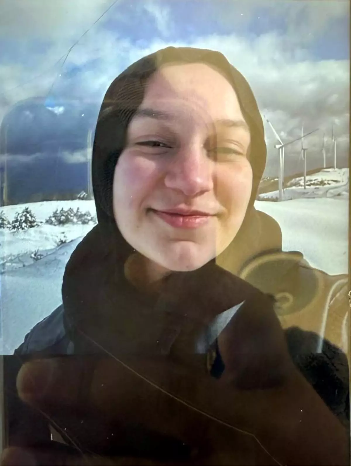 Dilara Bilir, Ailesini Kaybettikten Sonra Mezarlığa Gitti