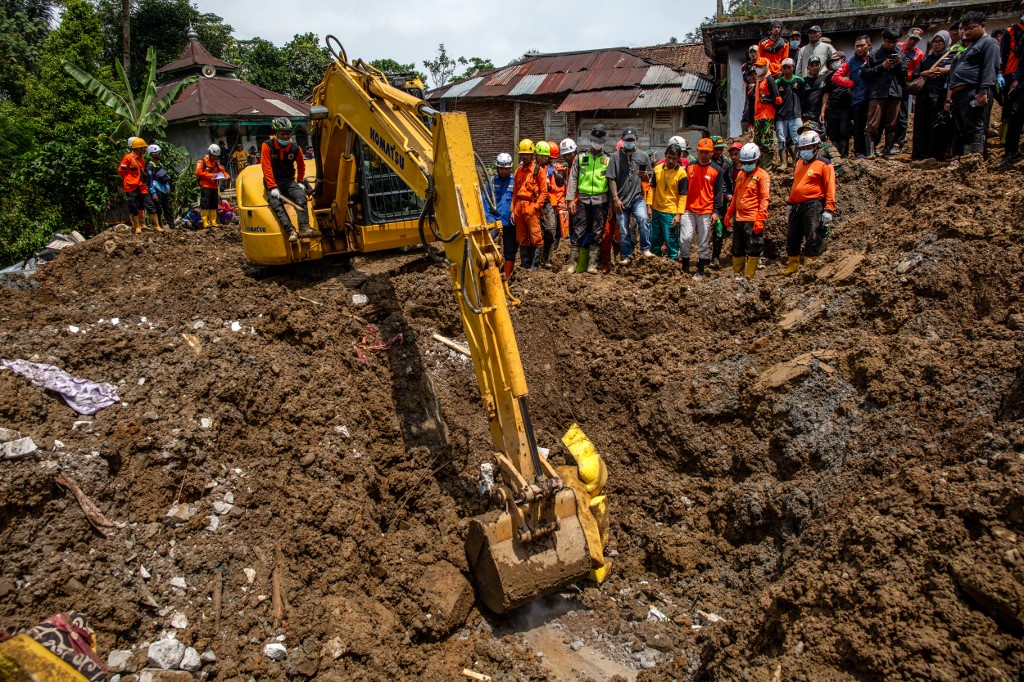 Endonezya’da toprak kayması 30 can aldı