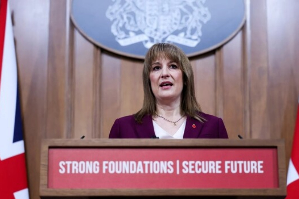 İngiltere Maliye Bakanı Reeves’in gelir vergisi artışından vazgeçmesi tahvil piyasasında sert satışa yol açtı