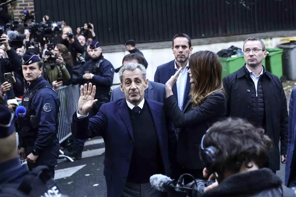 Sarkozy Adli Kontrolle Tahliye Edildi