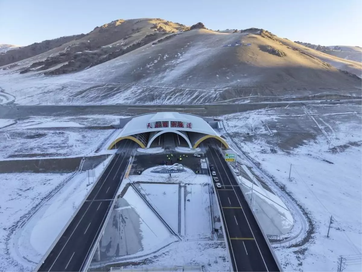 Dünyanın En Uzun Otoyol Tüneli Açıldı