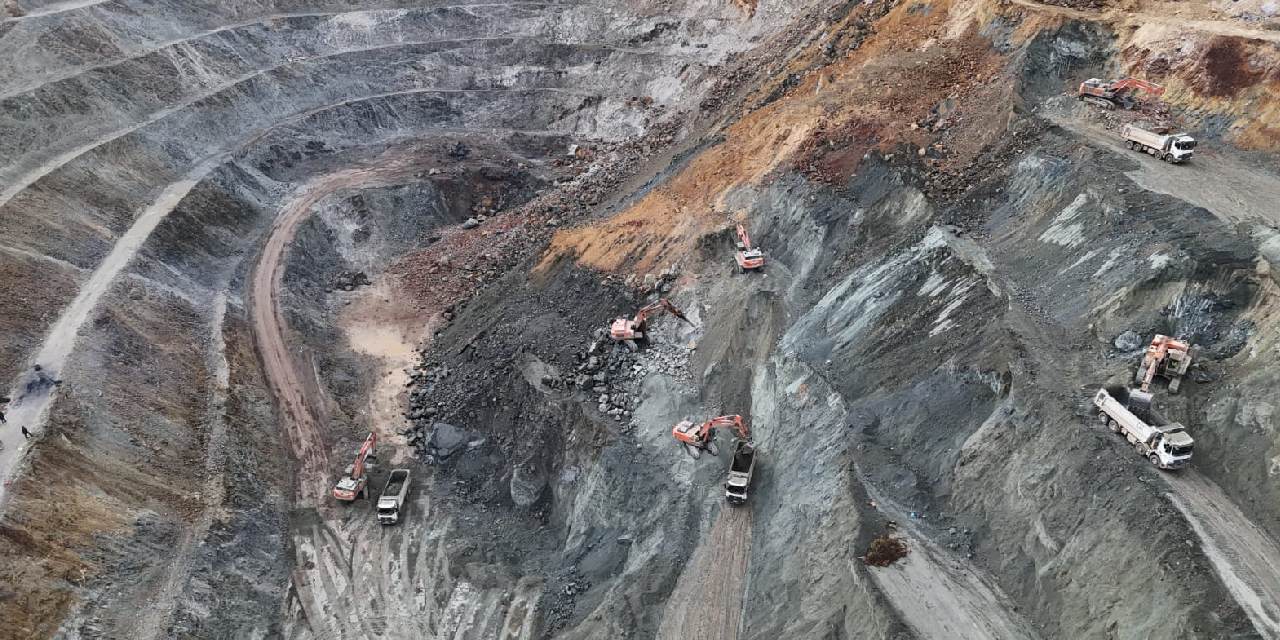 Göçük altında kalan şantiye müdürü 21 gündür aranıyor