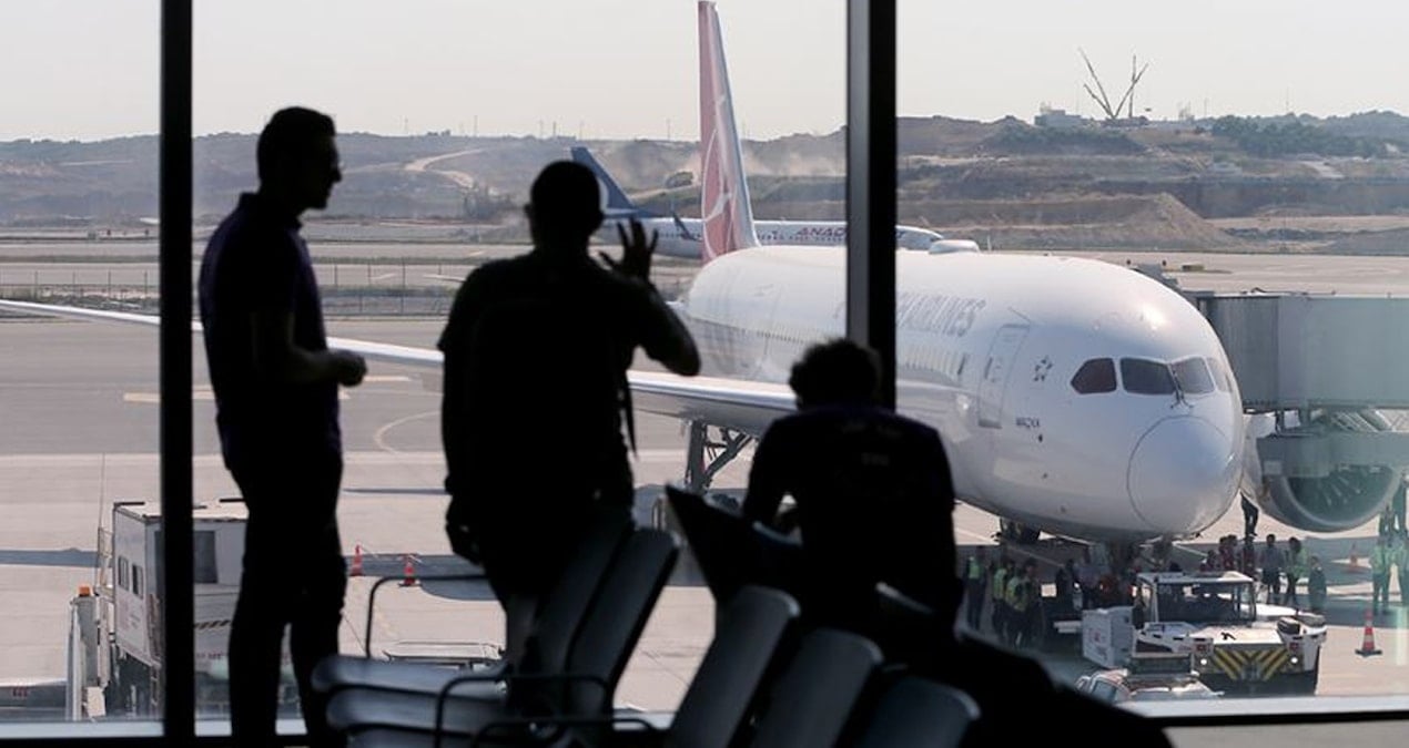 Gurbetçiler, havayolu şirketlerini protesto etti: Ülkemize gidemiyoruz bilet fiyatlarını indirin