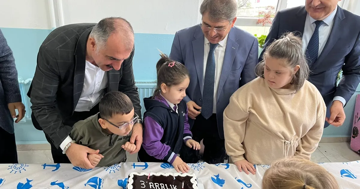 Mudanya’da özel gereksinimli bireyler için pasta kesildi