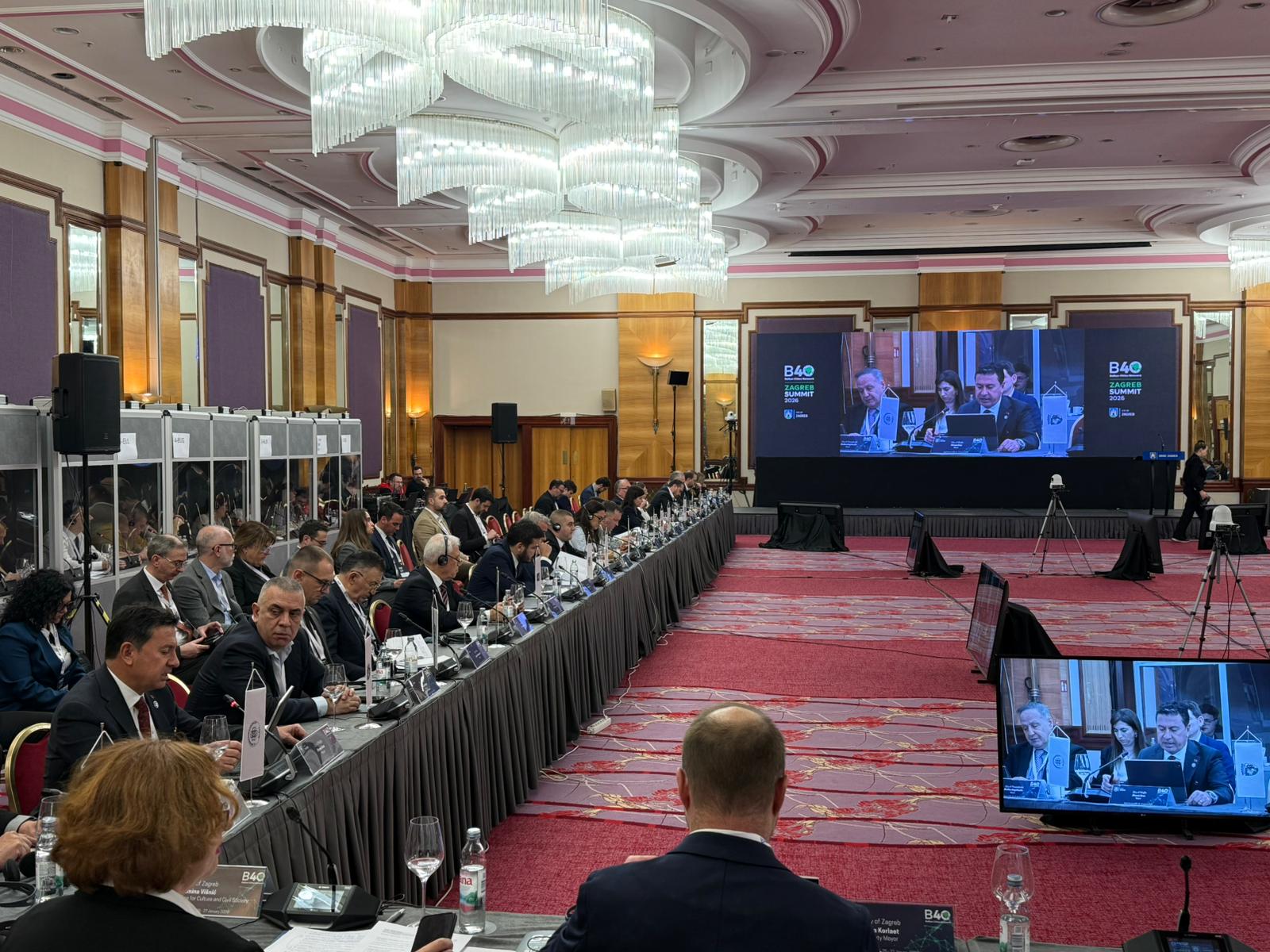 B40 Zirvesi Görseli