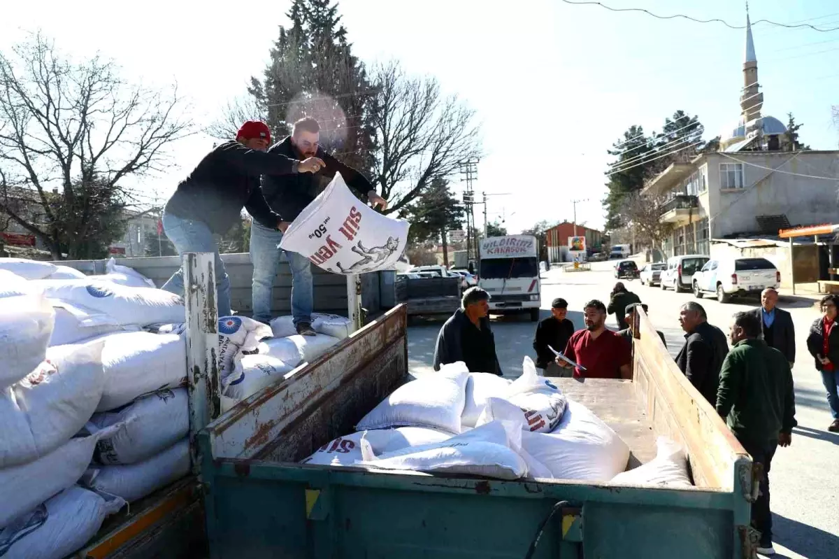 Büyükşehir’den 2025 yılında hayvancılığa 503 bin 625 kg yem desteği