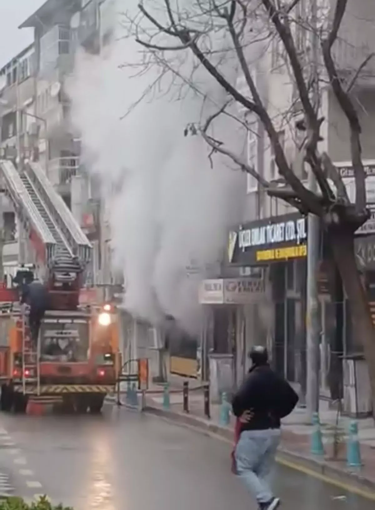 Manisa’da Oyun Salonunda Yangın