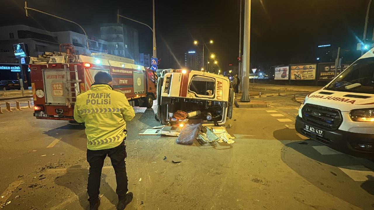 Ambulans ile Cip Çarpıştı: 3’ü Sağlık Çalışanı 5 Kişi Yaralandı