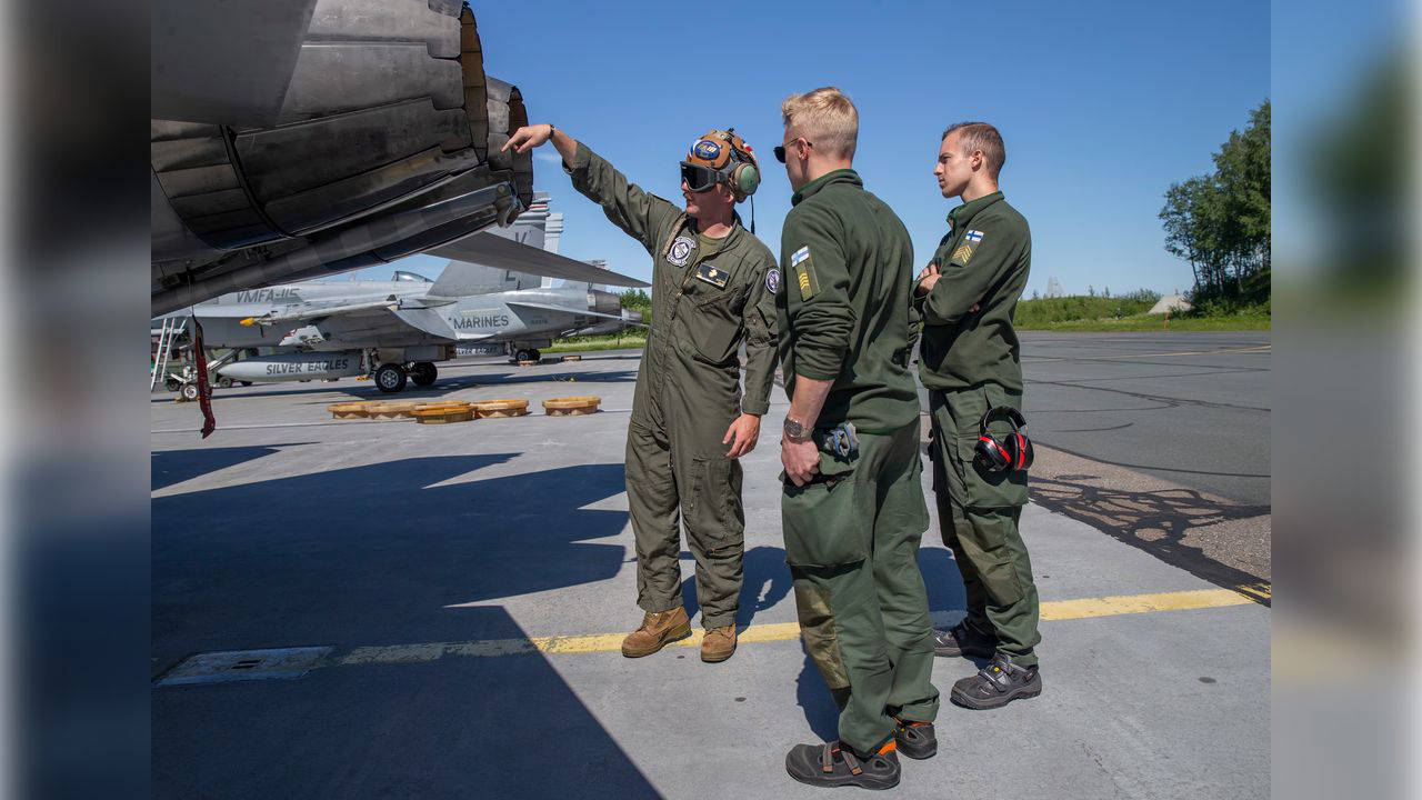 Finlandiya’da Pilot Adaylarının Uçuşu Gündem Oldu: Müstehcen Çizim Tepkisi