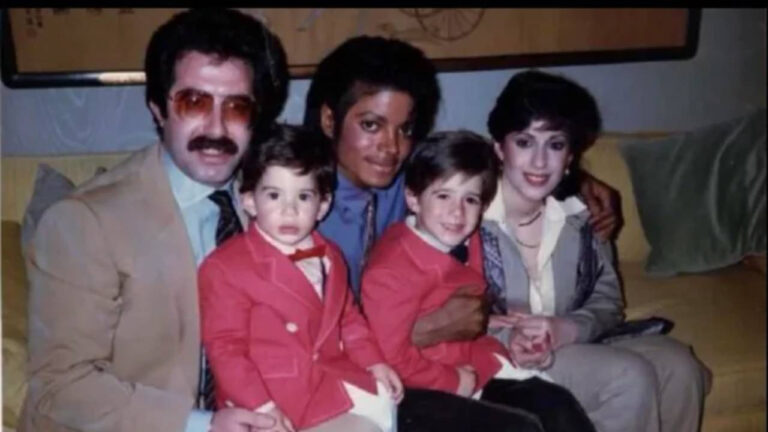 11-yasimda-basladi-michael-jacksonin-gizli-ailesi-konustu-FvANukR1-1