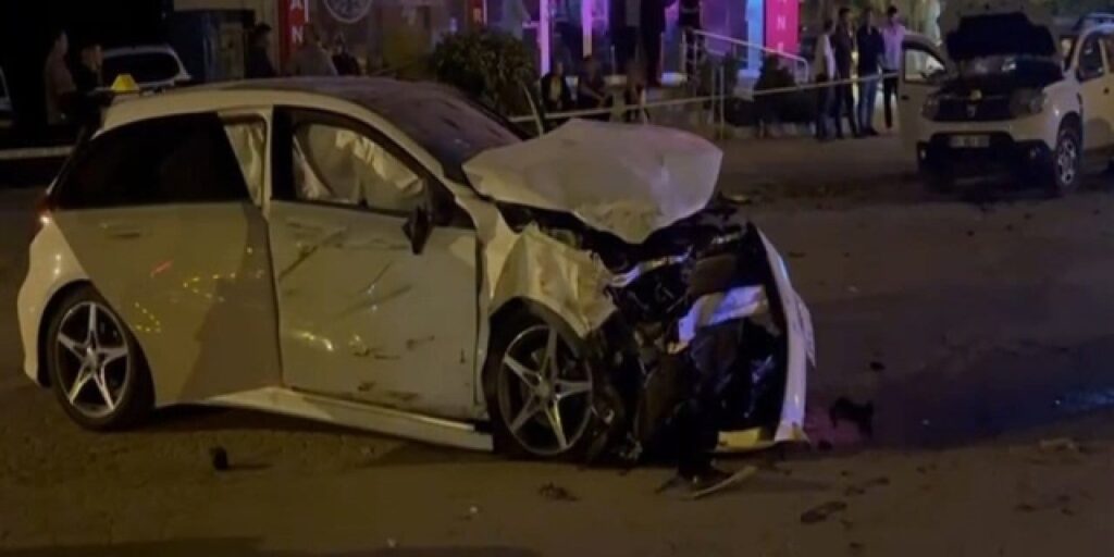 Adana’da Zincirleme Trafik Kazası: 1 Kişi Hayatını Kaybetti, 4 Yaralı