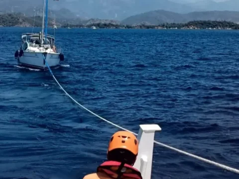 Dalaman aciklarinda suruklenen tekne kurtarildi Yqt1ZslI